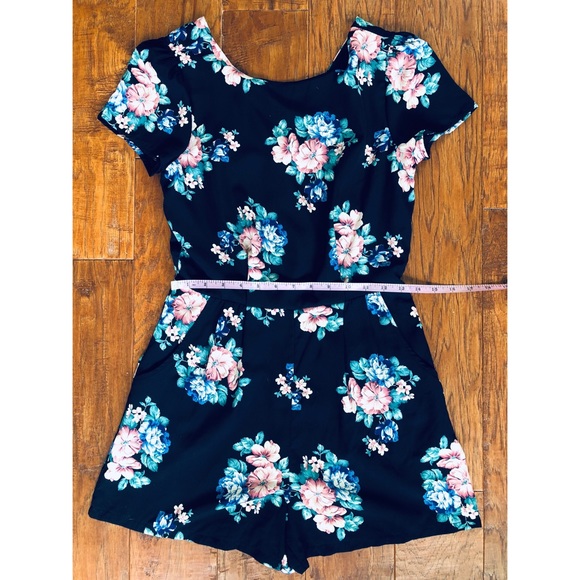 🌷NWOT Blue Floral Romper - Picture 4 of 8